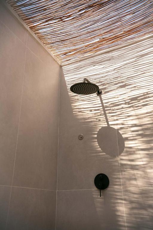 Un baño de HolaCamp Sitges Garrofer