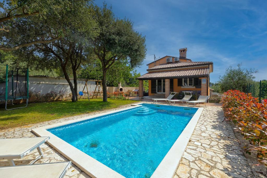 a swimming pool in front of a house at Villa Medulin in Medulin