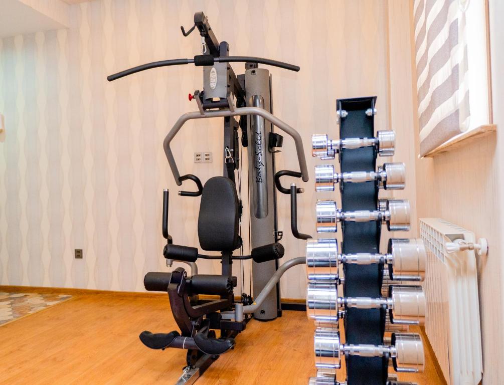 Fitness centrum a/nebo fitness zařízení v ubytování Grand Midway Hotel