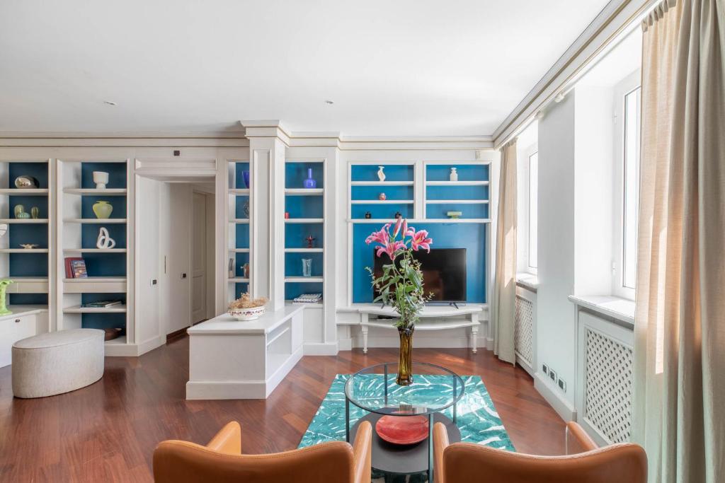A seating area at iFlat Margutta Colors on Canvas Apartment