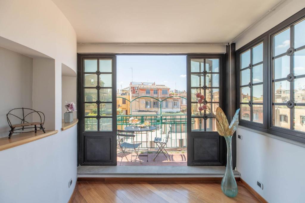 A seating area at iFlat Margutta Colors on Canvas Apartment