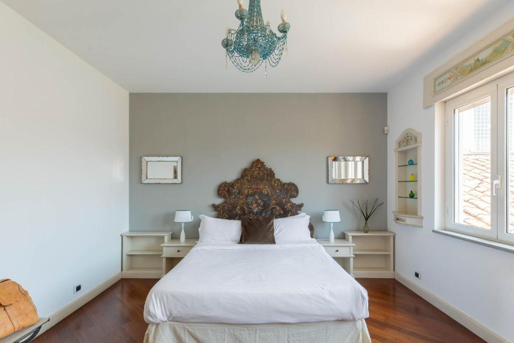 A bed or beds in a room at iFlat Margutta Colors on Canvas Apartment