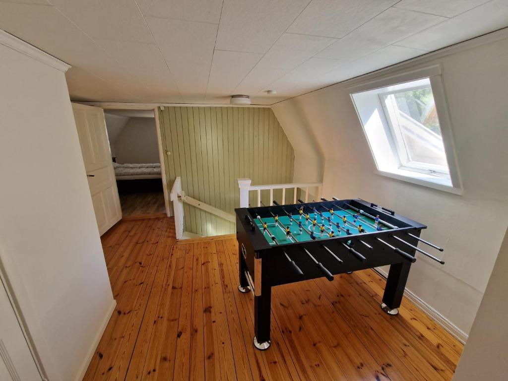 Herní místnost v ubytování Ferienhaus in Lönneberga