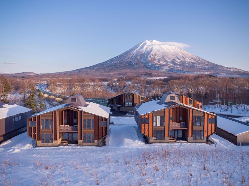 ニセコ町にあるPanorama Nisekoの雪山二軒家