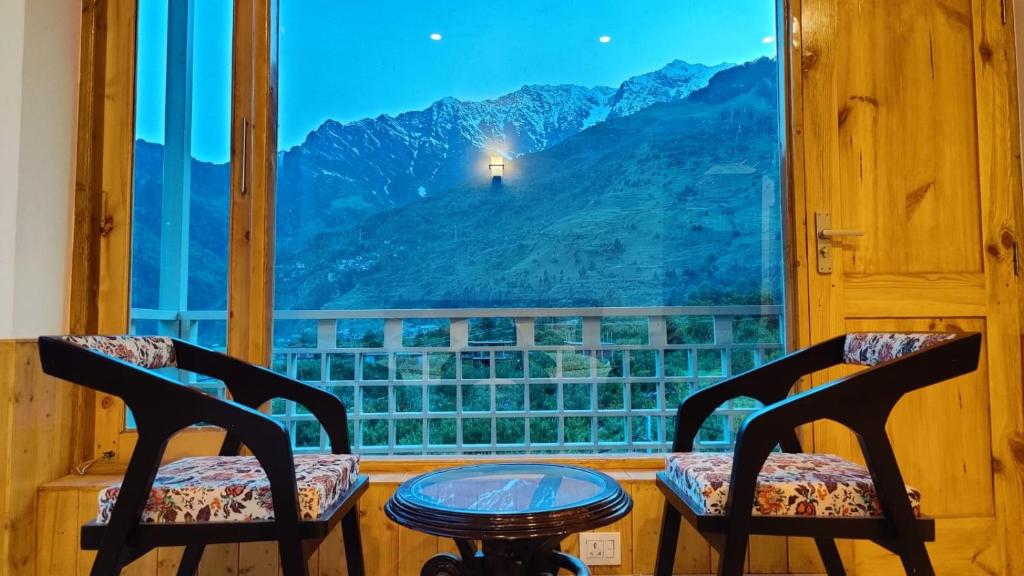 Nespecifikovaný výhled na hory nebo výhled na hory při pohledu z hotelu