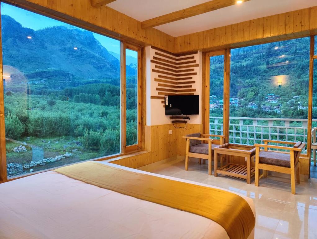 Nespecifikovaný výhled na hory nebo výhled na hory při pohledu z hotelu