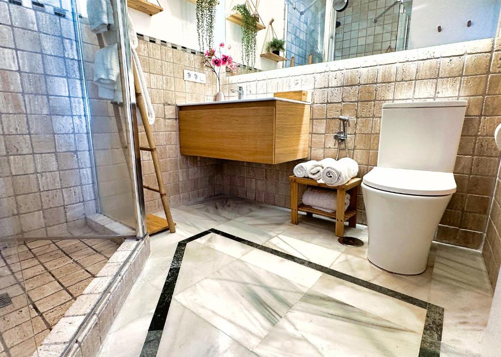 Koupelna v ubytování Skol 438 Super One-bedroom Apartment with Sea Views