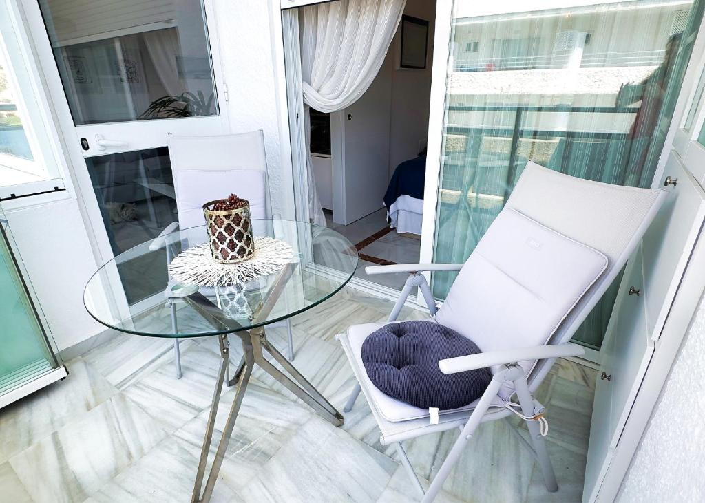 Balkón nebo terasa v ubytování Skol 438 Super One-bedroom Apartment with Sea Views