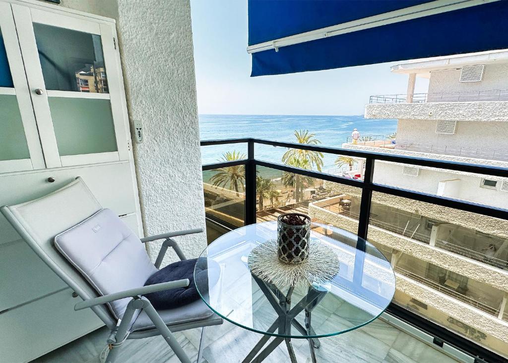 Balkón nebo terasa v ubytování Skol 438 Super One-bedroom Apartment with Sea Views