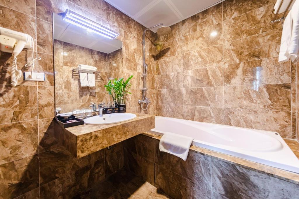 Koupelna v ubytování One Hotel