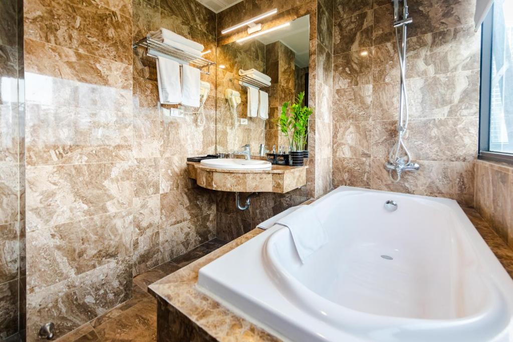 Koupelna v ubytování One Hotel