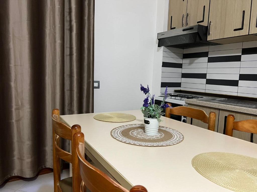 Kuchyň nebo kuchyňský kout v ubytování Hotel Idi