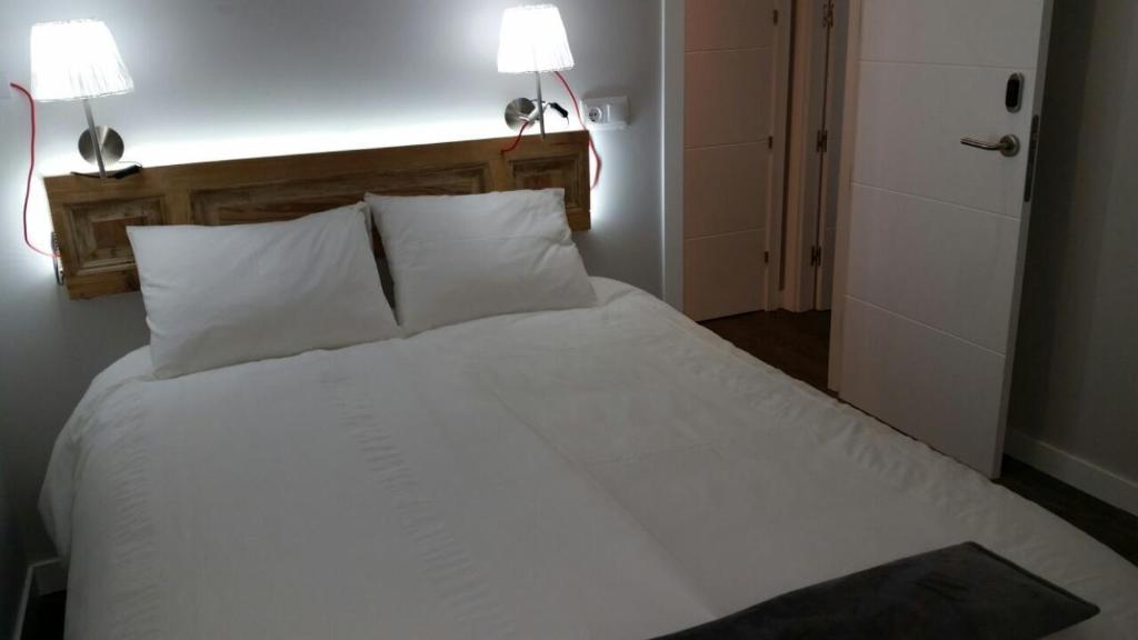 Postel nebo postele na pokoji v ubytování diezmadrid