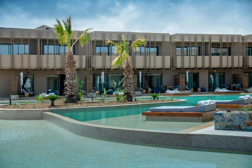 Bazén v ubytování SENSEANA Sea Side Resort & Aquadventure nebo v jeho okolí