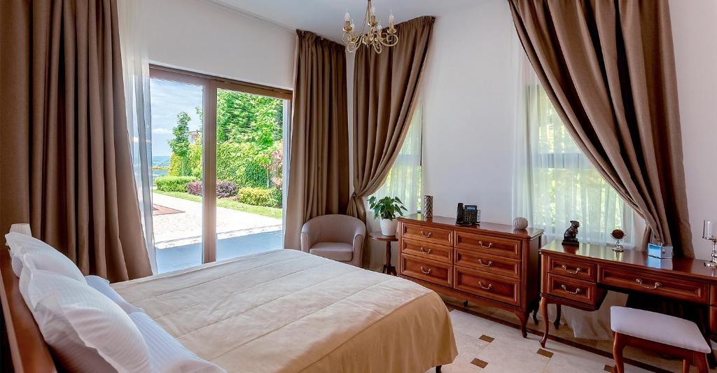 Postel nebo postele na pokoji v ubytování Oak Leaf Residences