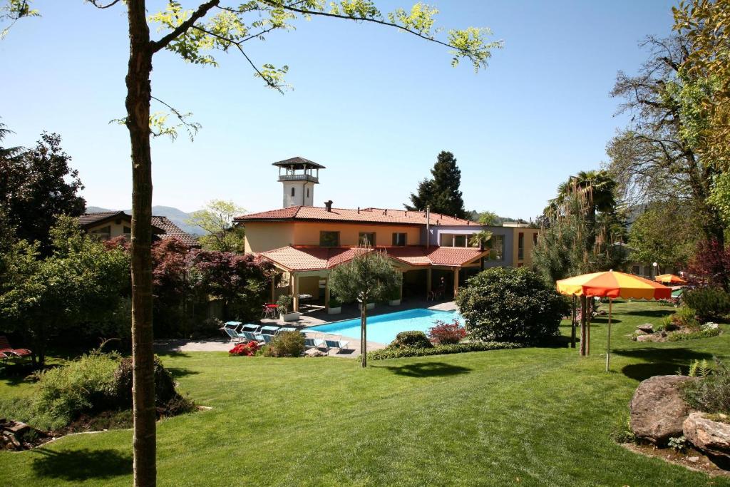 Bazén v ubytování Lugano Savosa Youth Hostel nebo v jeho okolí