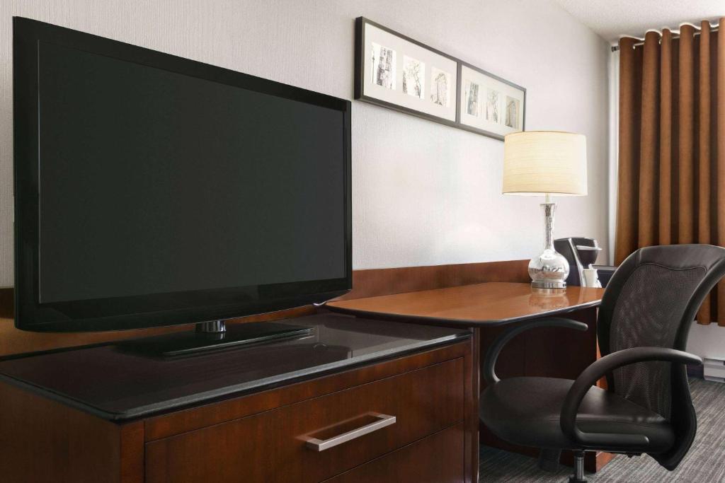 Travelodge by Wyndham Quebec City Hotel & Convention Centre - Resim 18