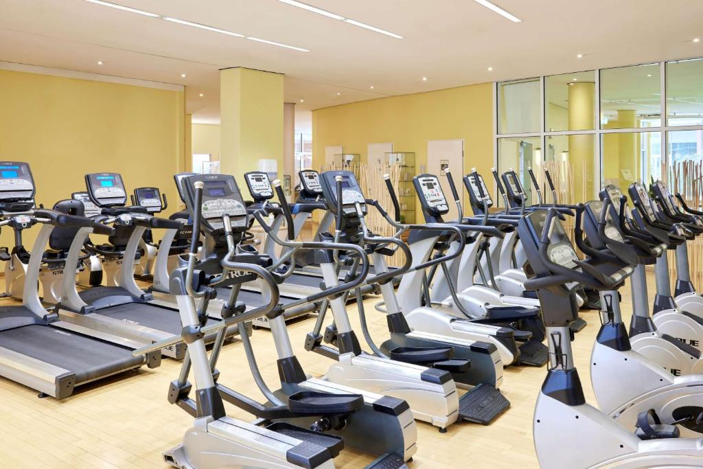 Fitness centrum a/nebo fitness zařízení v ubytování Lindner Hotel Cologne Am Dom, part of JdV by Hyatt