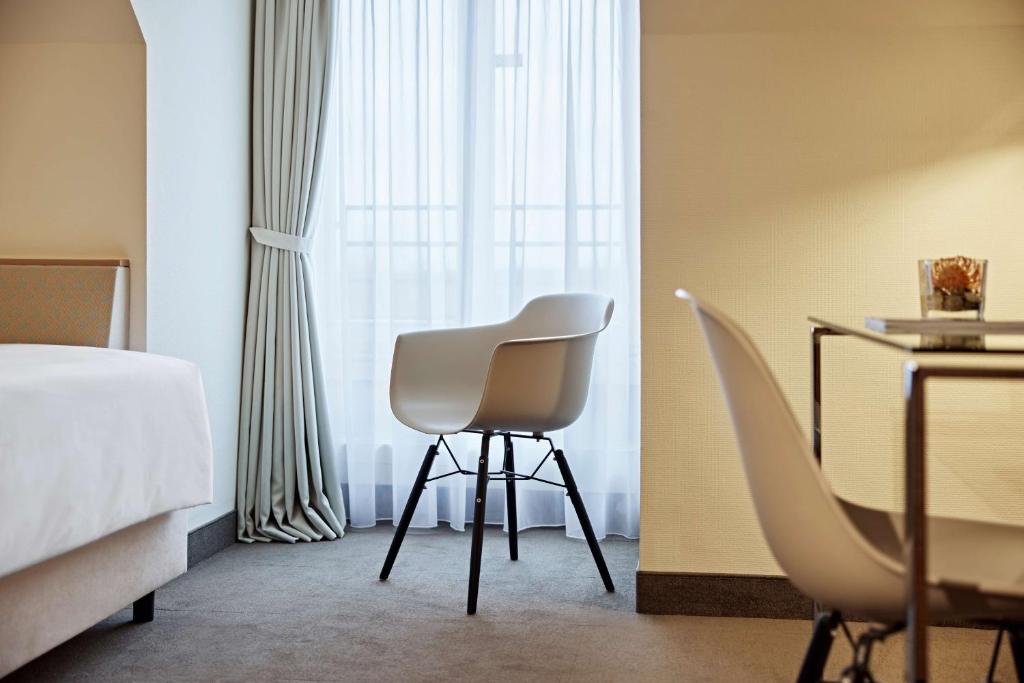 Lindner Hotel Dusseldorf Airport, part of JdV by Hyattにあるベッド