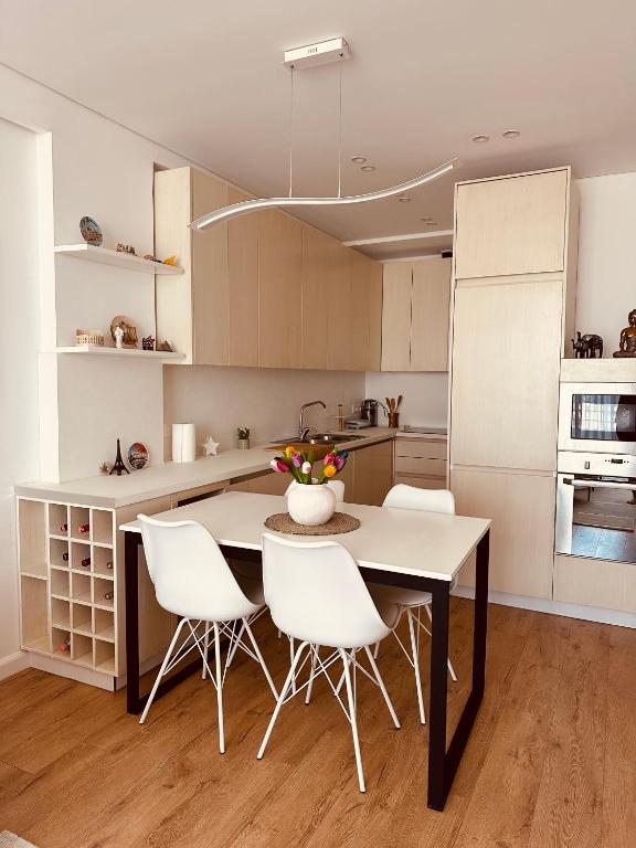 Madalin Seaside Apartment - Imazhi 4