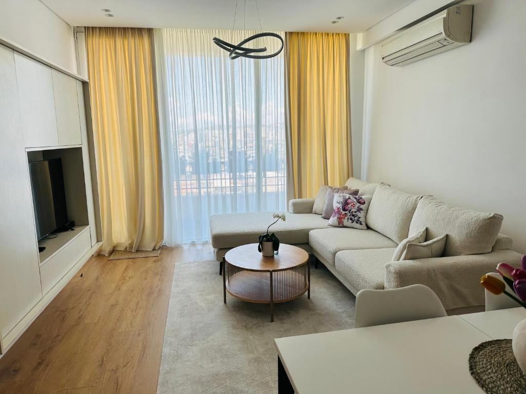 Madalin Seaside Apartment - Imazhi 1
