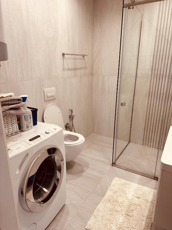 Madalin Seaside Apartment - Imazhi 3