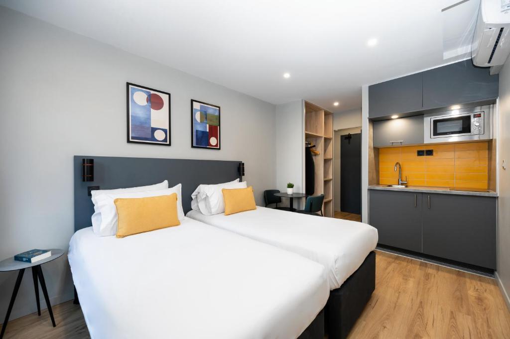 Kuchyň nebo kuchyňský kout v ubytování Staycity Aparthotels Paris Gare de l'Est