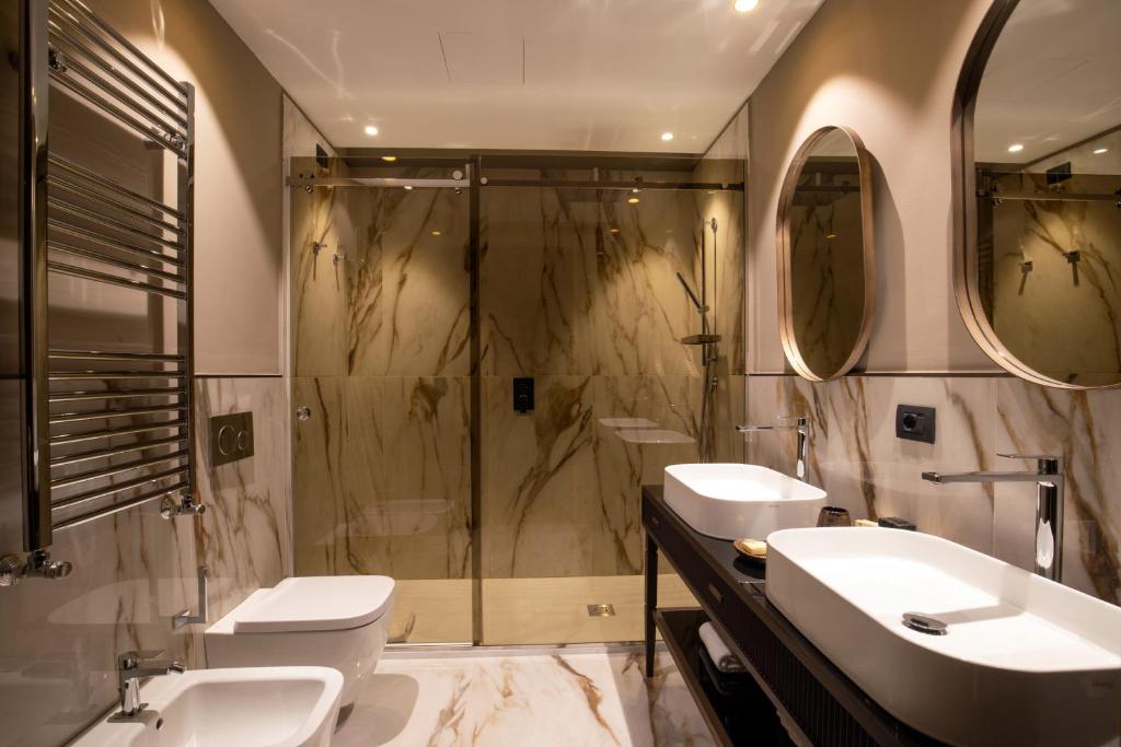Koupelna v ubytování Condotti Boutique Hotel
