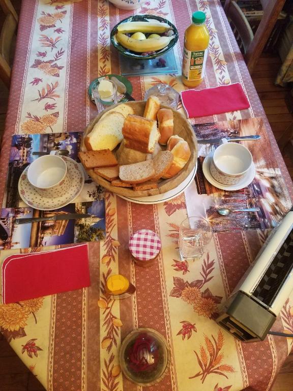 Jedlo v ubytovaní bed & breakfast alebo blízkom okolí