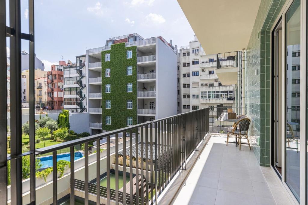 Deluxe Apartment in City Center by LovelyStay