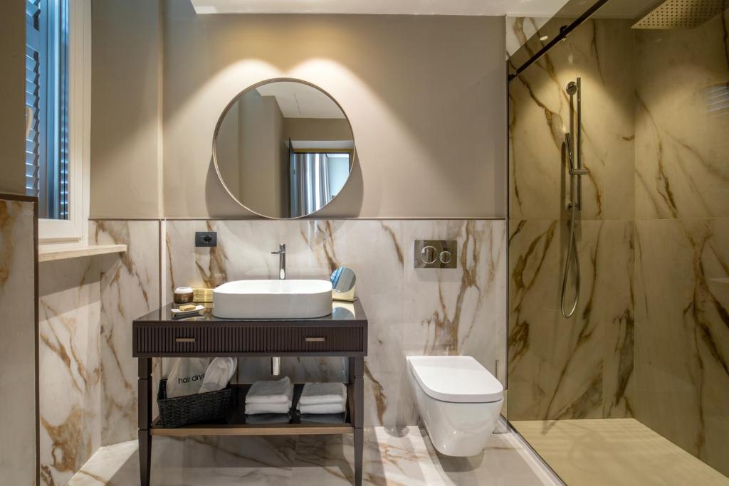 Koupelna v ubytování Condotti Boutique Hotel