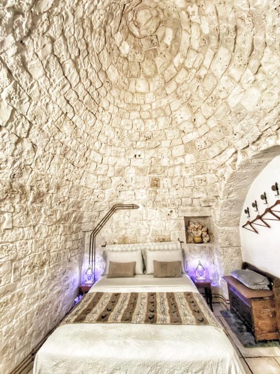 En eller flere senger på et rom på Trulli Caroli