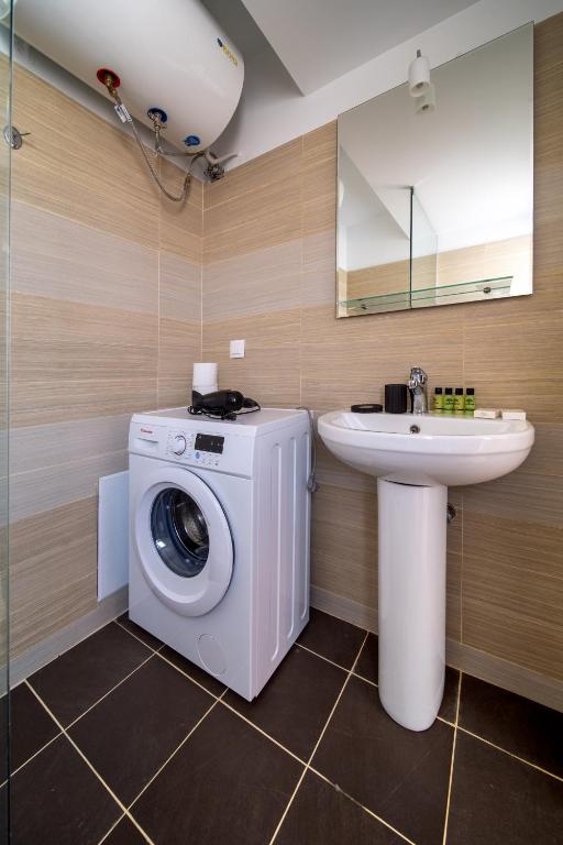 Aris123 by Smart Cozy Suites - Apartments in the heart of Athens - 5 minutes from metro - Available 24hr - Resim 11