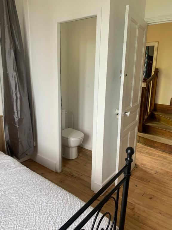 Postel nebo postele na pokoji v ubytování La Forge de Béduer