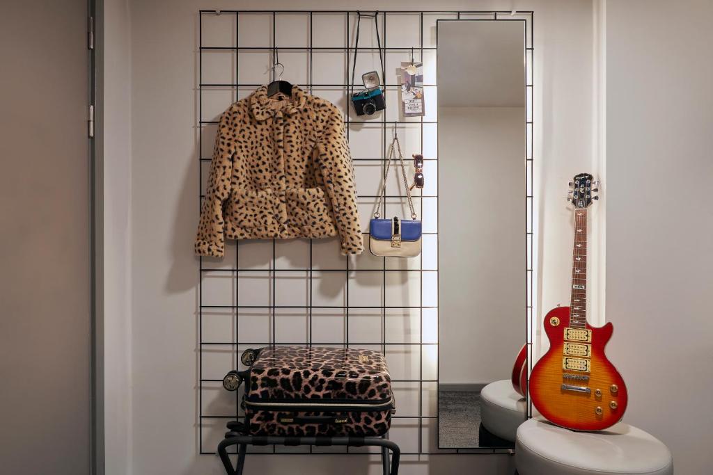 Moxy Manchester City - Moxy Sleeper, Guest Room, 1 King