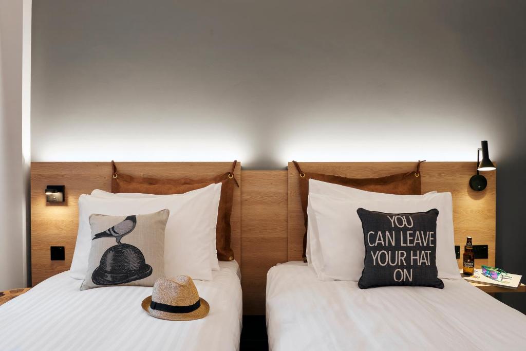Moxy Manchester City - Moxy Sleeper, Guest Room, 2 Twin/Single Bed(s)