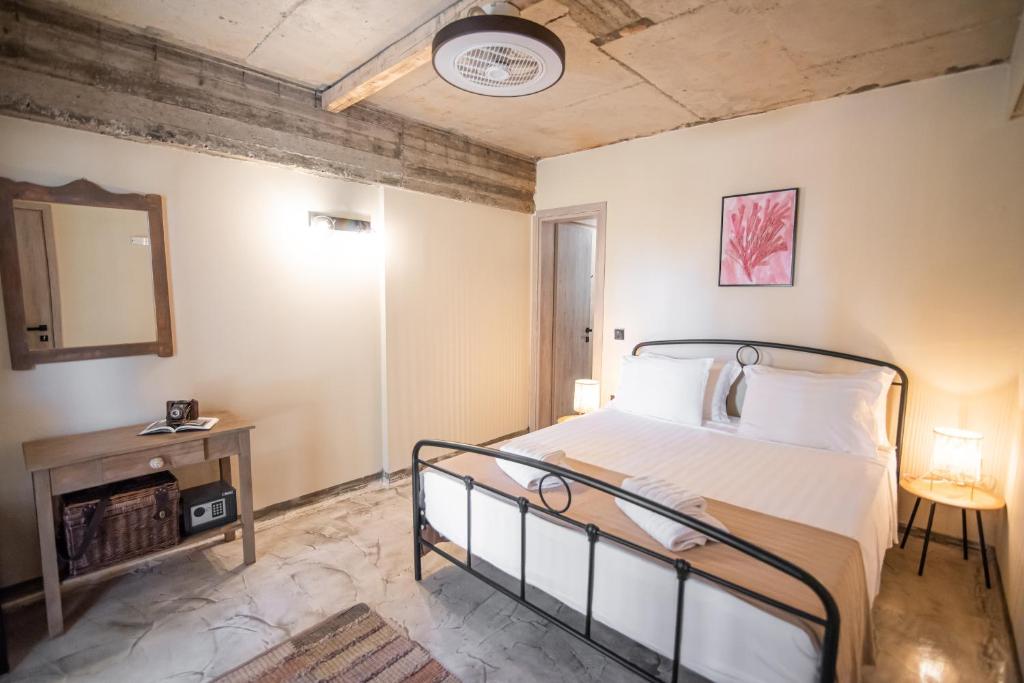 Pefkon Suites - Economy Double Room