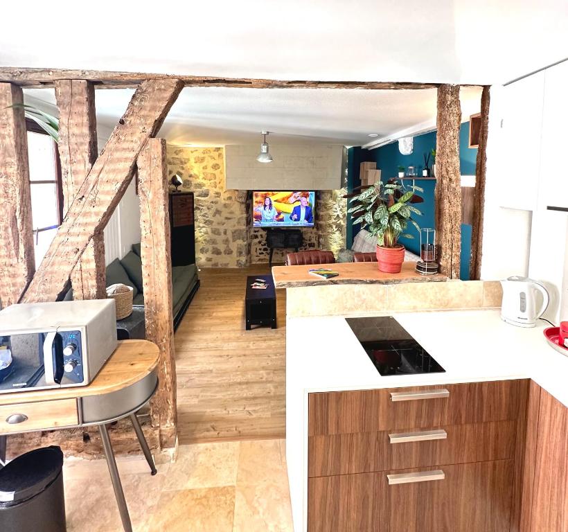 Een keuken of kitchenette bij Appartement Vieux Mans