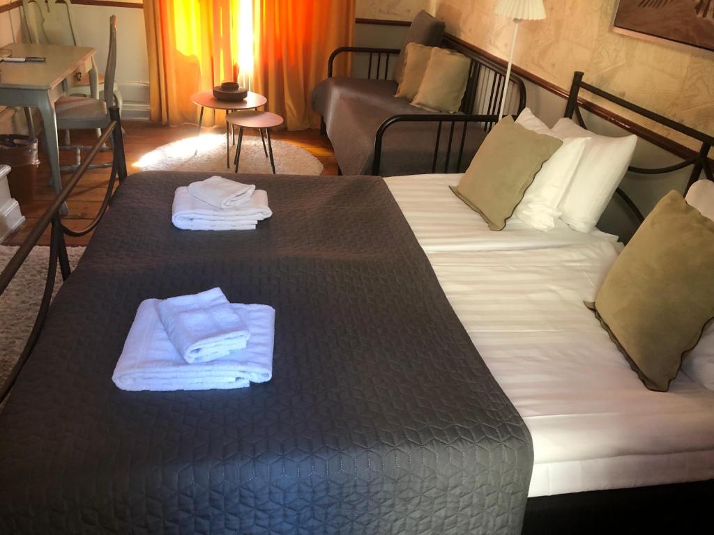 Postel nebo postele na pokoji v ubytování Strand Hotel