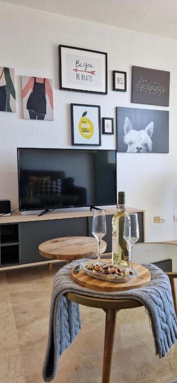 TV a/nebo společenská místnost v ubytování La Cala de Finestrat apartamento a pasos de mar!!
