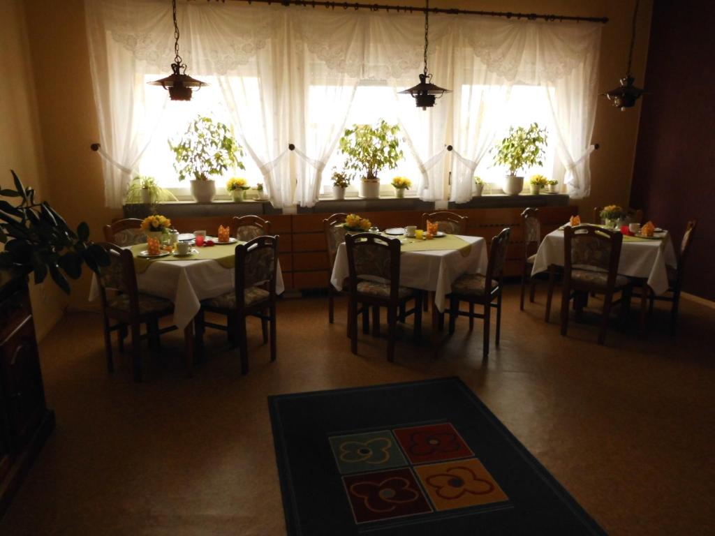 Restaurace v ubytování Hotel Garni am Heuberg