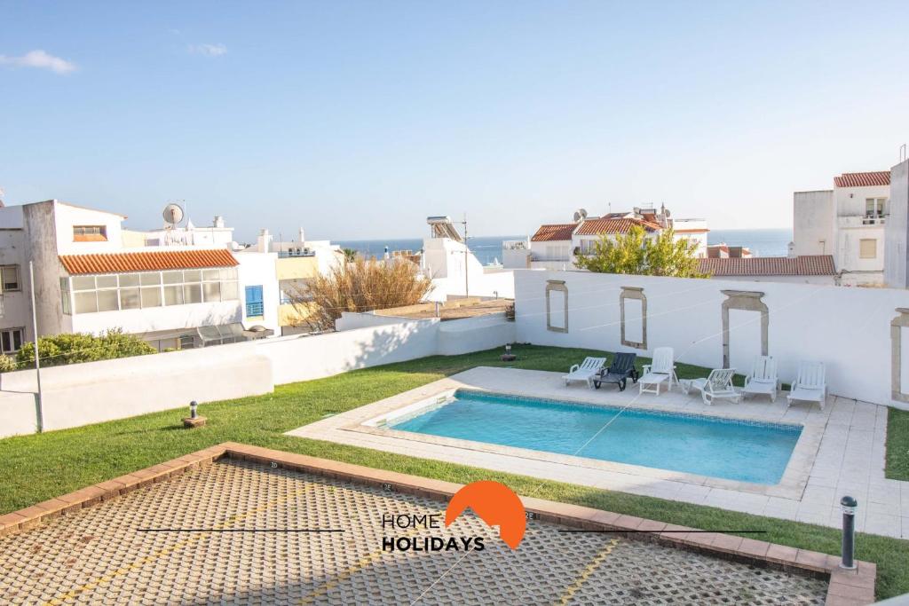 una piscina sul tetto di una casa di #108 T0 Coronel Águas by Home Holidays ad Albufeira