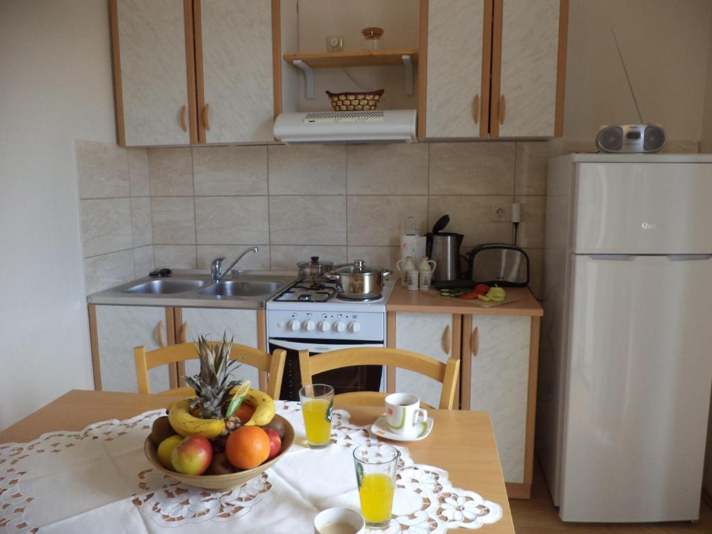 Kuchyňa alebo kuchynka v ubytovaní Apartments & Rooms Abba