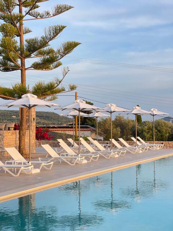 Bazén v ubytování Achilles Hill Hotel nebo v jeho okolí