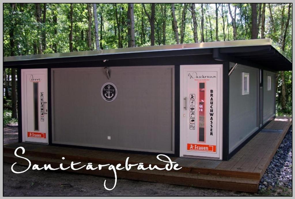Fotografie z fotogalerie ubytování DDR Klappfix "FAMILIENPALAST" direkt am Strand v destinaci Dranske