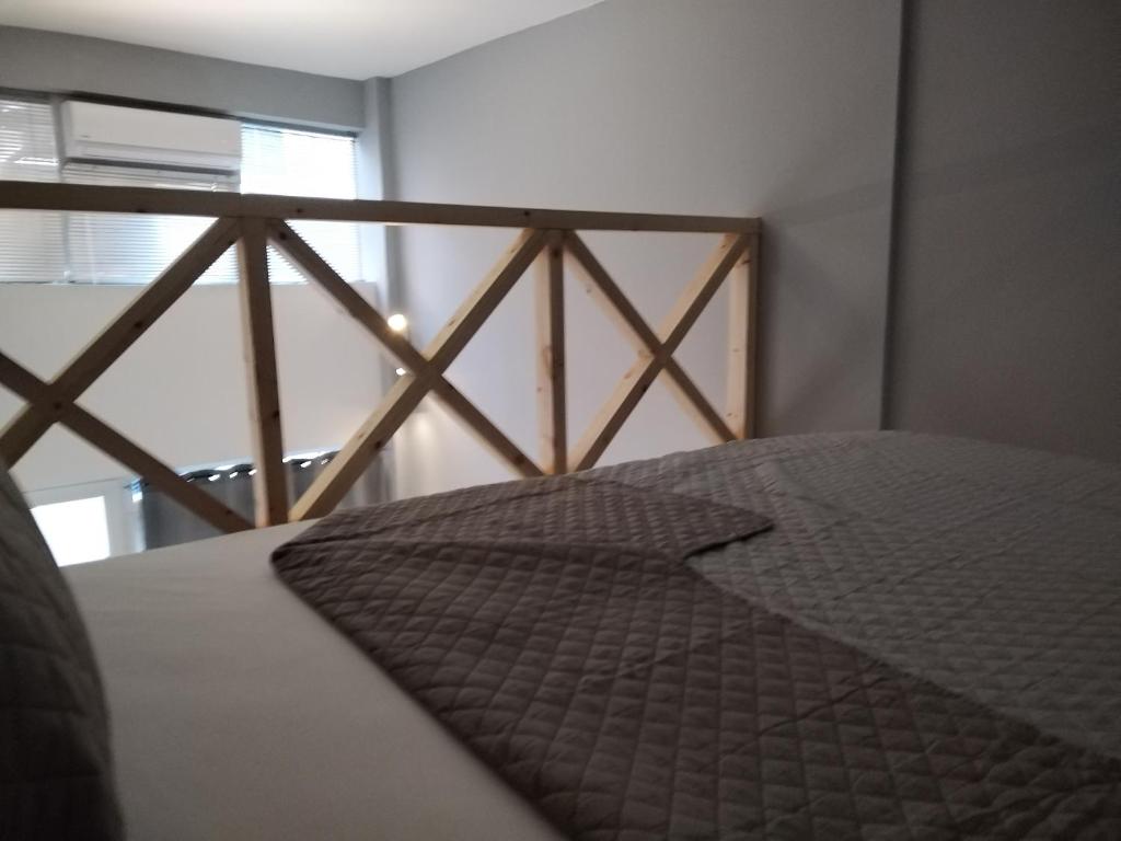 Postel nebo postele na pokoji v ubytování KingsWay Mezzanine