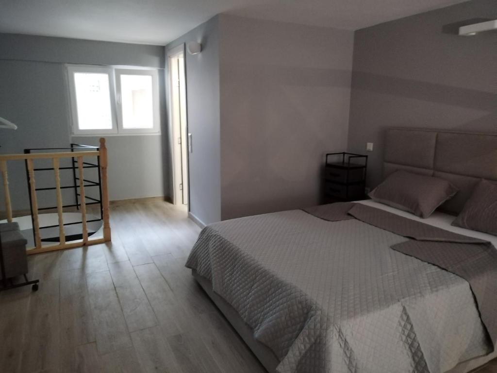 Postel nebo postele na pokoji v ubytování KingsWay Mezzanine
