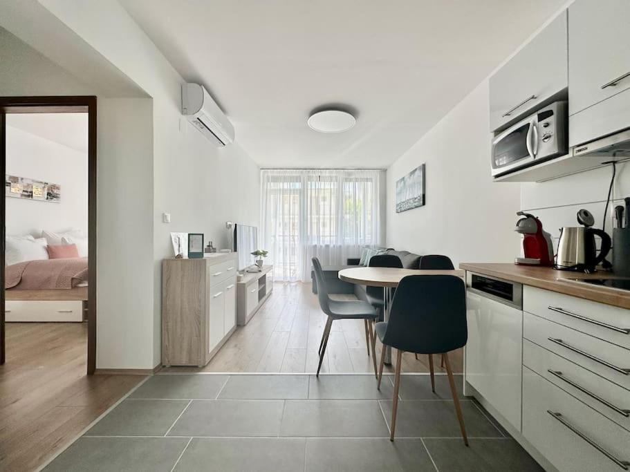 Premium Apartment by Hi5 - Zamardi One-bedroom 8621 Zamárdi, 6 Margittai utca kép - 1