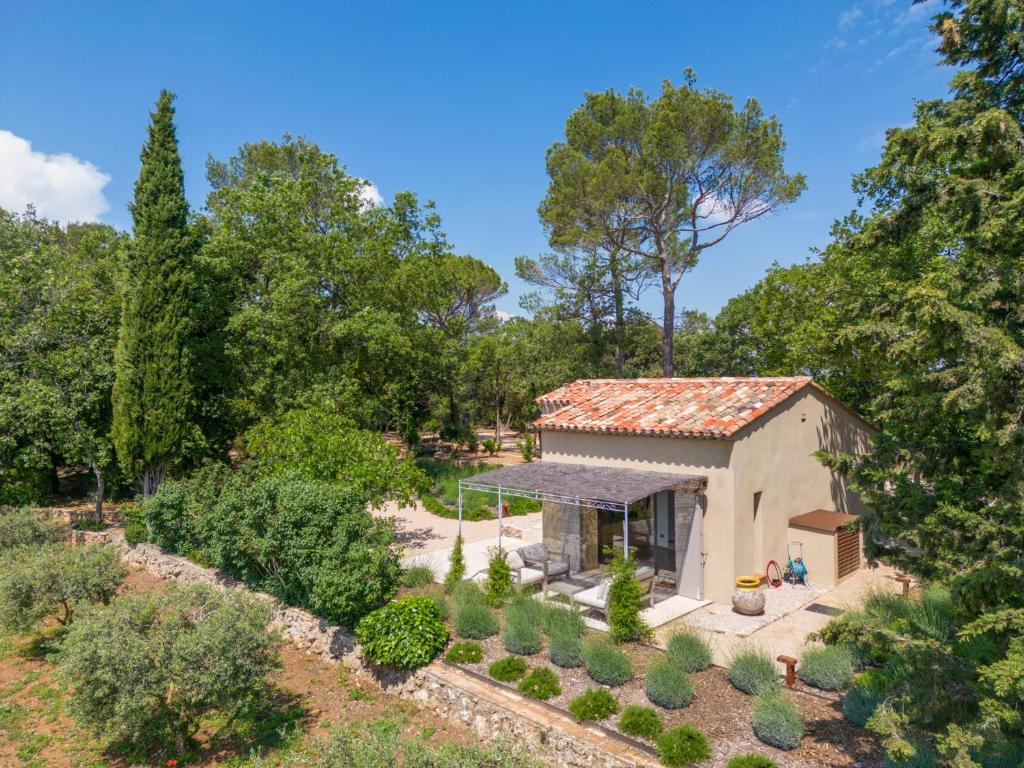 an aerial view of a small house with trees at Bastidon du Domaine de La Julienne in Tourves