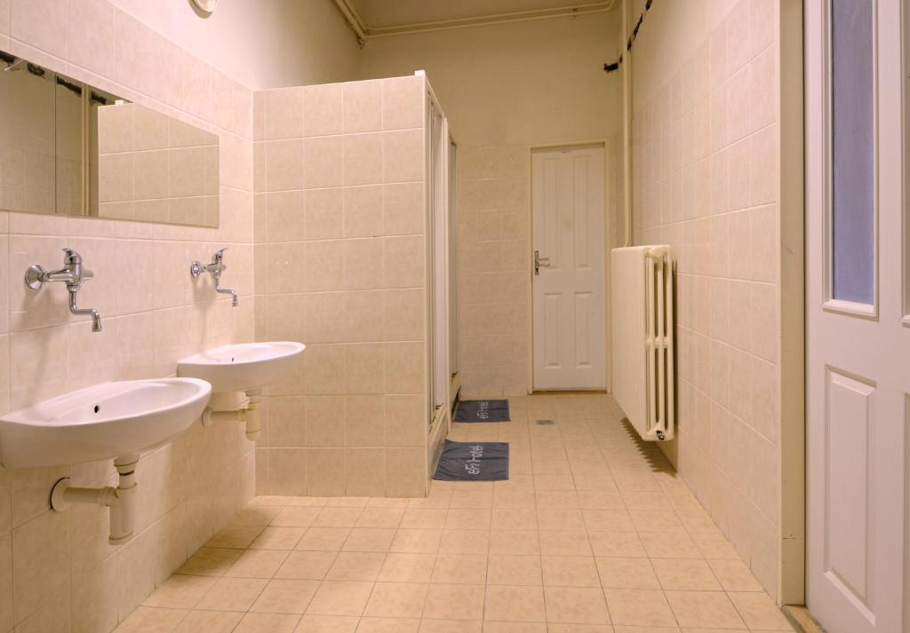 Zámek Castle Račice - Předzámčí Forecastle - Tourist Triple Room With Shared Bathroom